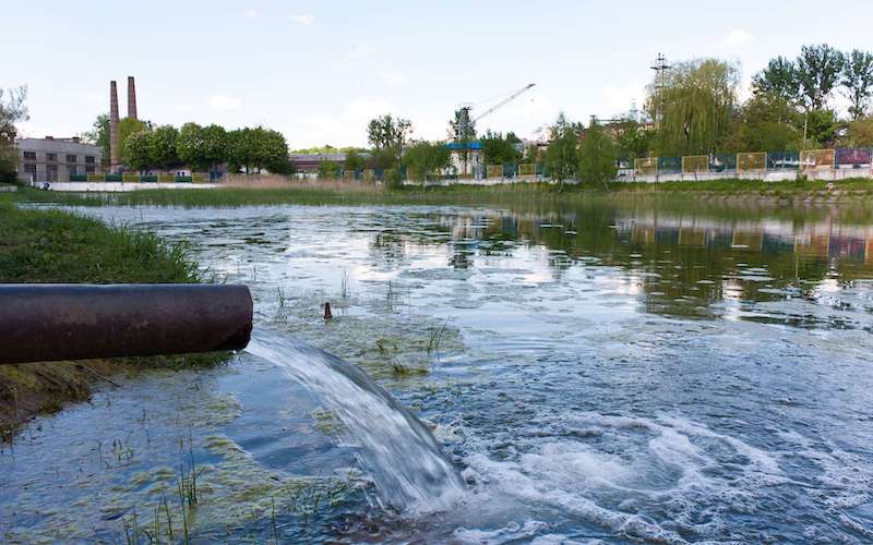 eau polluée pollution rivière