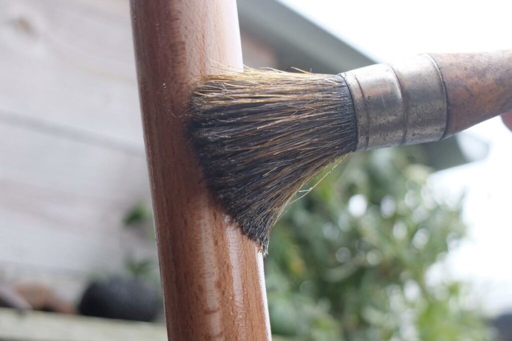 Le fioul protège aussi bien le bois que le métal.
