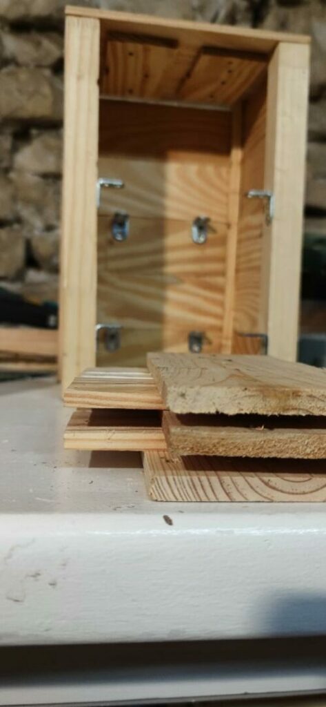 Réaliser une boîte à œufs 13 « sandwich » de planches