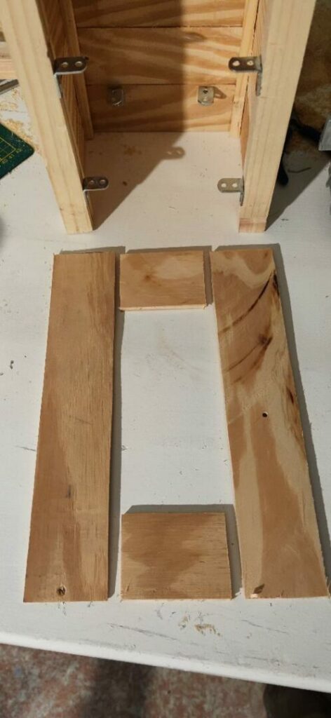 Réaliser une boîte à œufs 16 Création de la porte