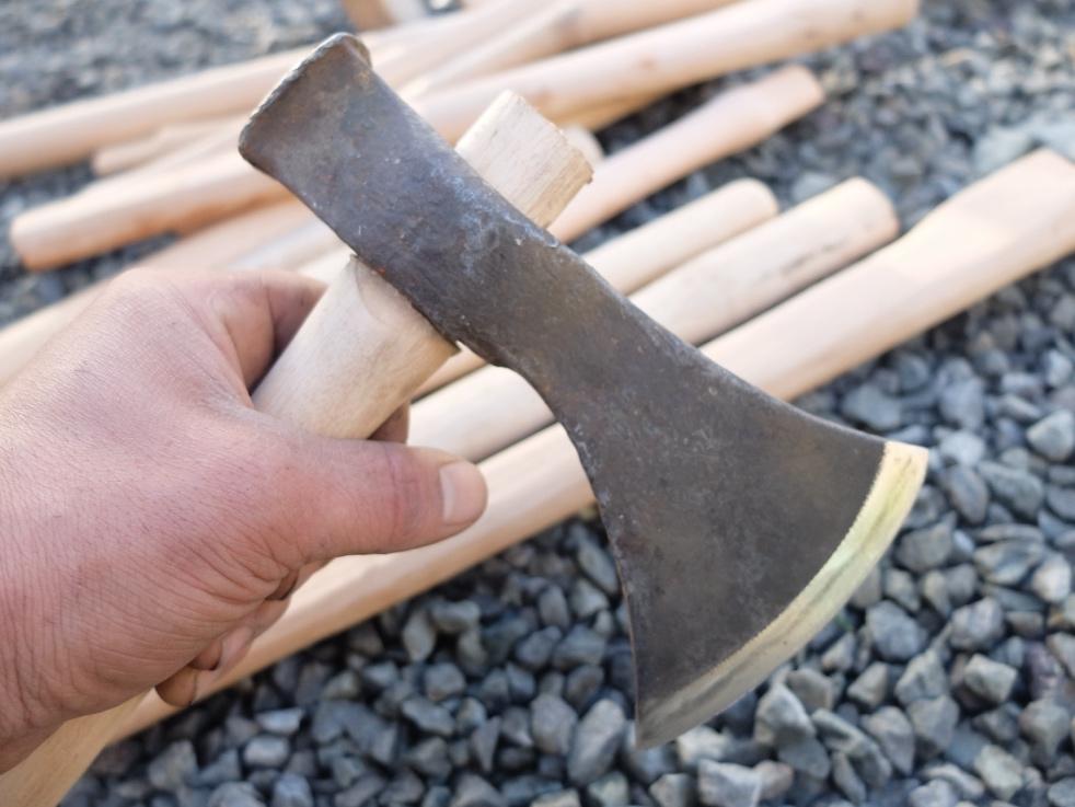 Les haches doivent parfaitement s'emmancher pour être utilisées.