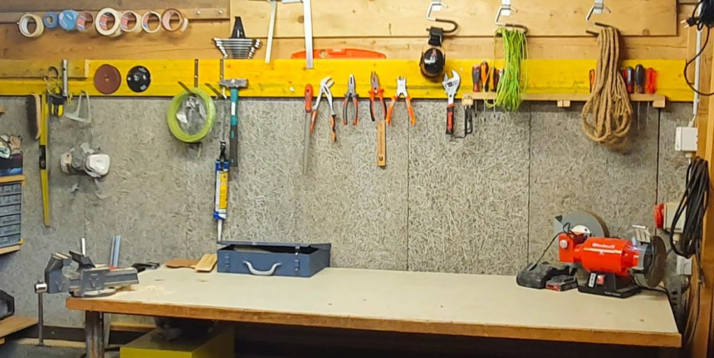 atelier de bricolage outils garage maison