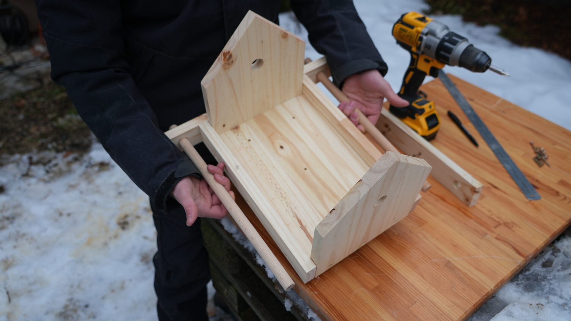 Fabriquer une Mangeoire en Bois pour Oiseaux Plan Facile et Gratuit — free download