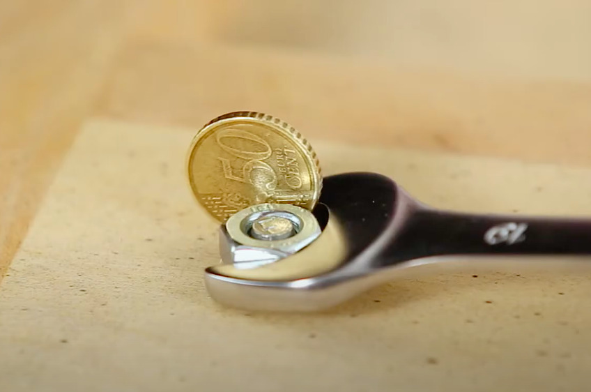 10 astuces de bricolage 9 clé plate